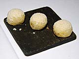 Onion - puff filled with caramelized onion and cream (?)